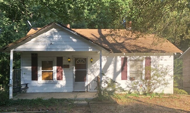 Building Photo - 1112 East Dr