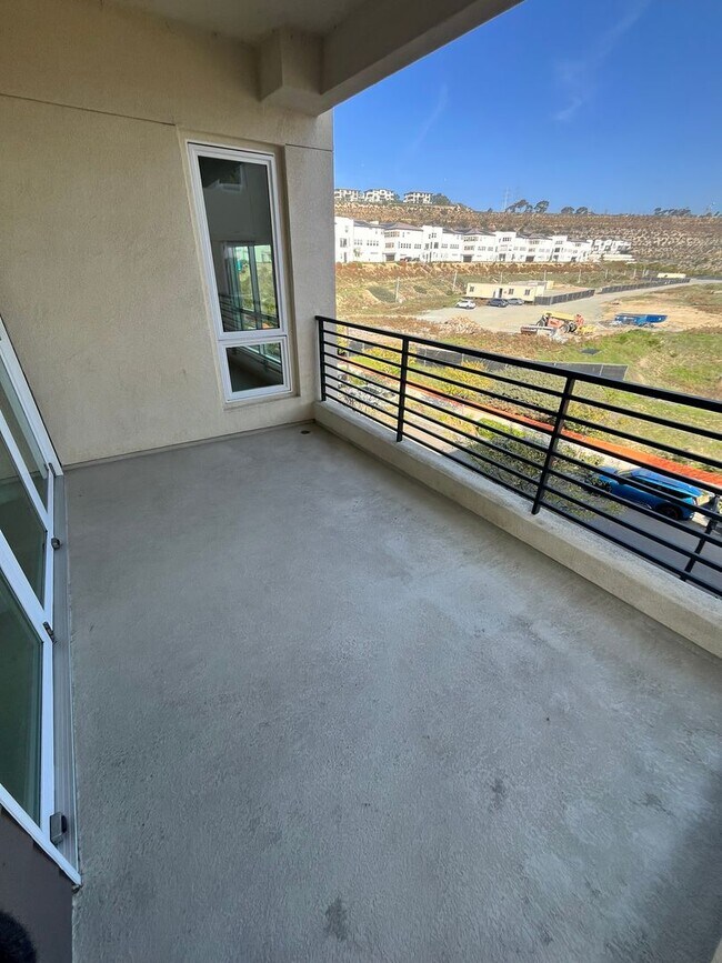 Building Photo - Modern Mission Valley Condo Near Civita Park