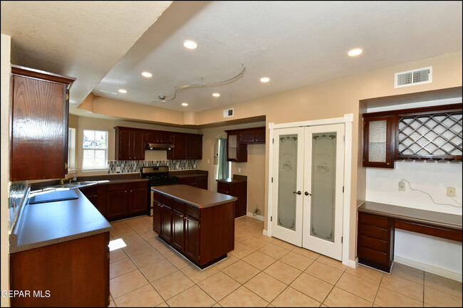 Building Photo - 7301 Corona Del Sol Dr