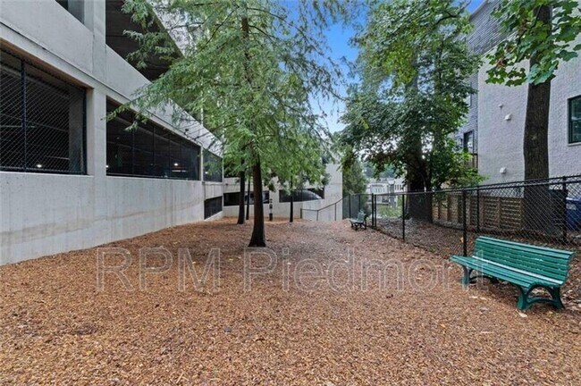 Building Photo - 1820 Peachtree Rd