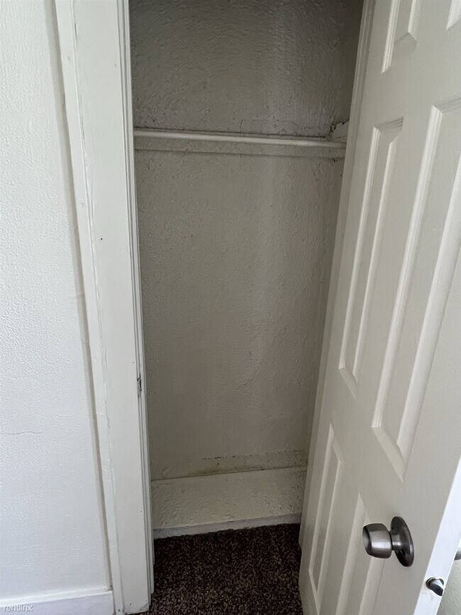 Building Photo - 4 br, 2 bath House - 414 Woodlawn Street S...