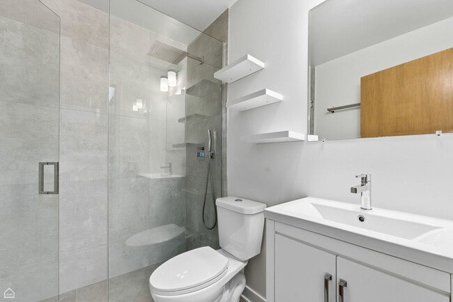 Building Photo - 5920 N Kenmore Ave