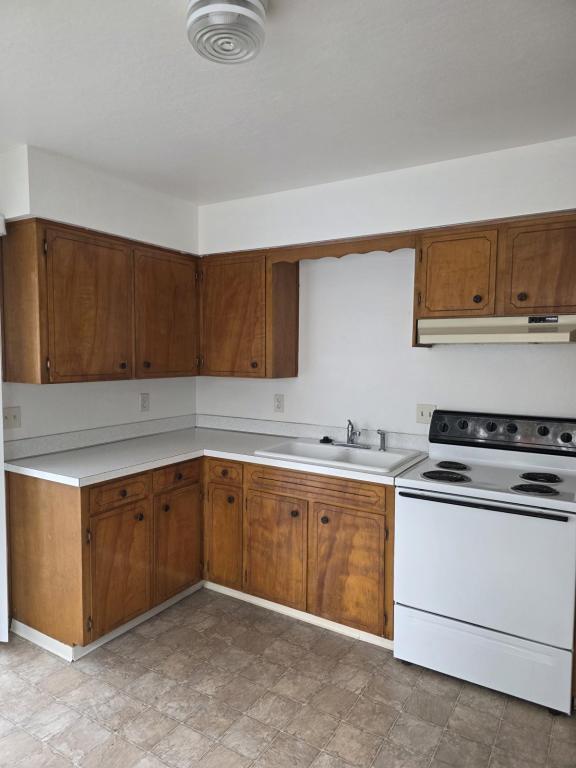 Building Photo - 708 SW I St