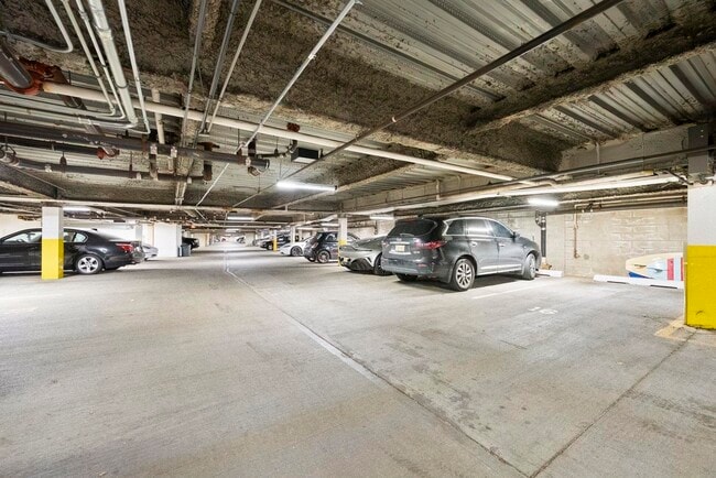 Building Photo - 200 Shearwater Ct W