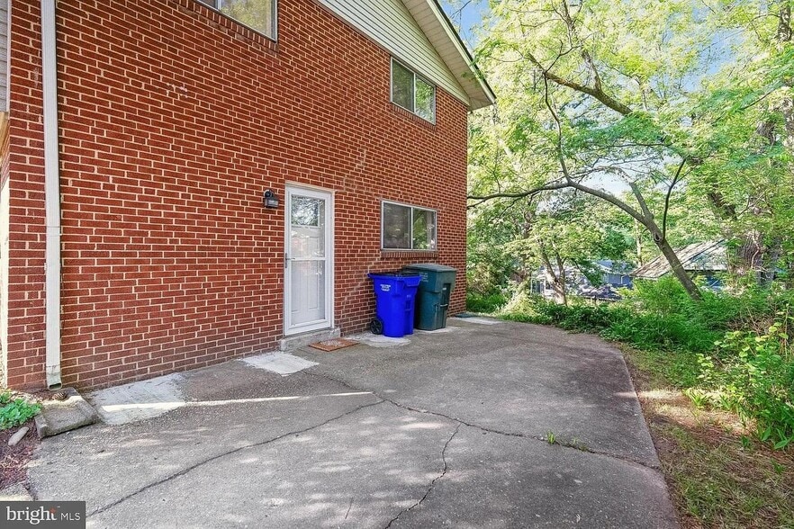 Building Photo - 7608 Wellesley Dr