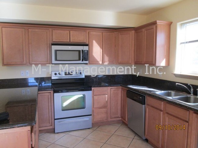 Building Photo - 314 S Blake Rd