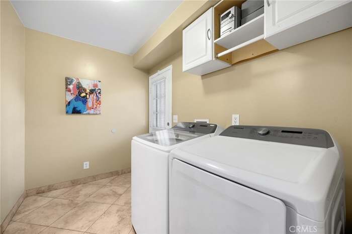 Building Photo - 10732 Lindesmith Ave