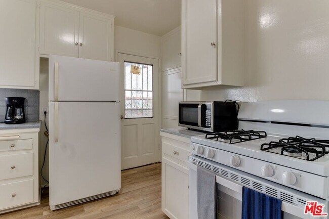 Building Photo - 4360 McLaughlin Ave