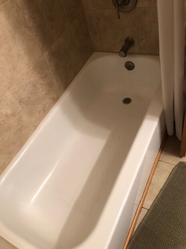 Building Photo - Furnished or Unfurnished One Bedroom / One Bath Apartment in Central Boulder