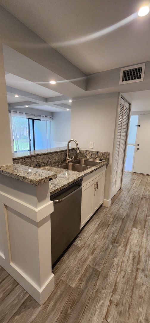Building Photo - St Augustine Shores Gem! 2 Bed-2 Bath 1st ...