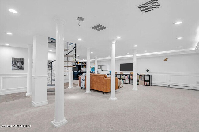 Building Photo - 17 Woods End Rd