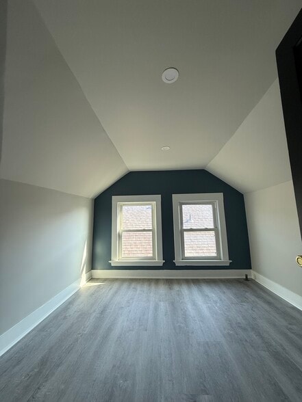 Building Photo - 629 Parkside Ave
