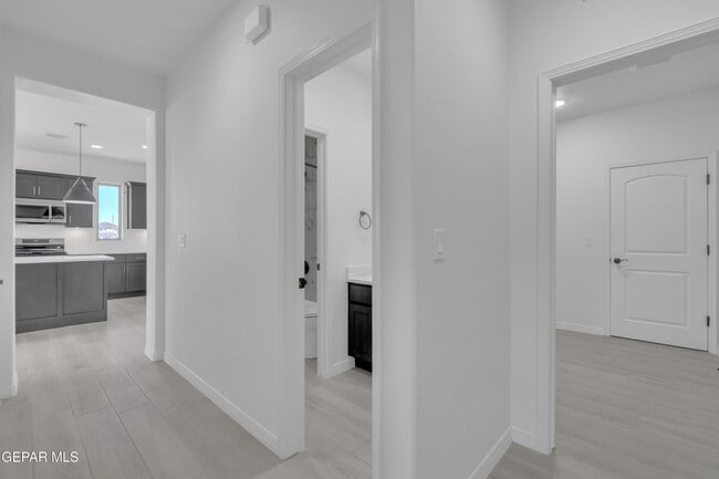 Building Photo - 14936 Hill Ridge Ct