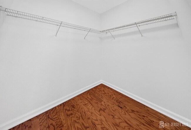 Building Photo - 645 Doral Ct