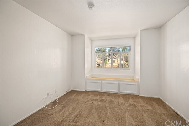 Building Photo - 24 Amarante