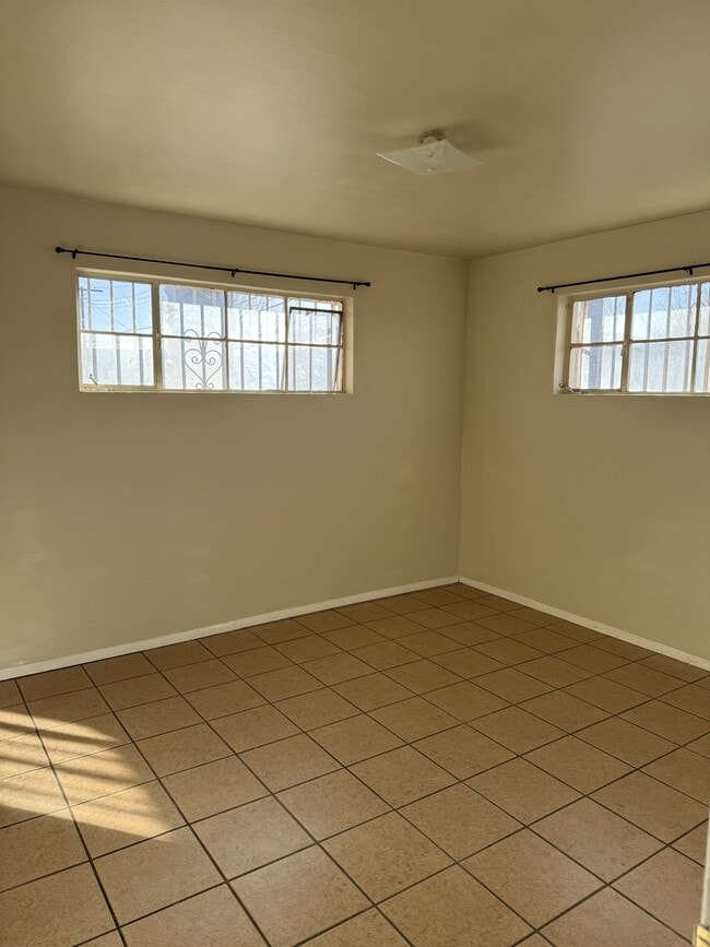 Building Photo - 1029 Lomaland Dr