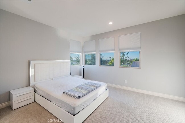 Building Photo - 102 Spectacle