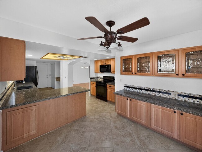 Building Photo - Spacious 4 Bedroom Pool Home in Quiet Cul De Sac