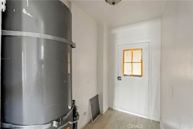 Building Photo - 272 W 9th St