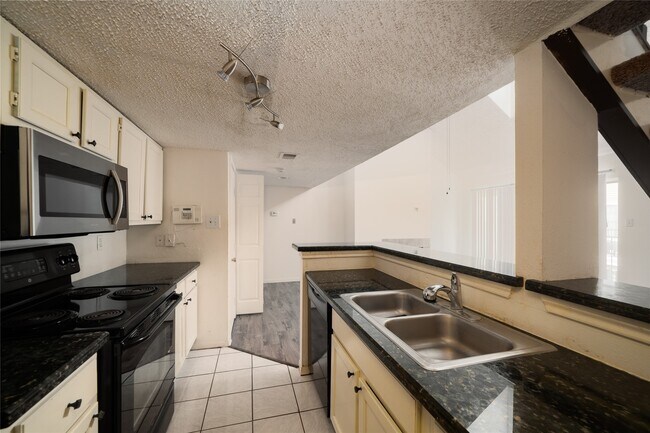 Building Photo - 2300 Old Spanish Trl