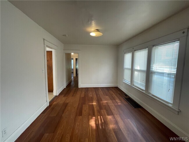 Building Photo - 422 Moselle St