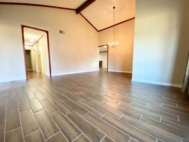 Building Photo - Single Story Home in Walnut Unified School...