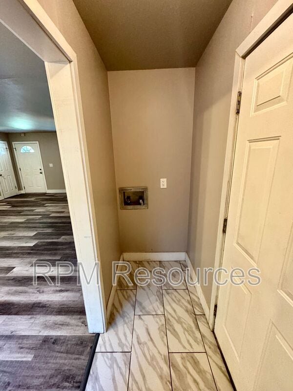 Building Photo - 2308 Elwood Dr