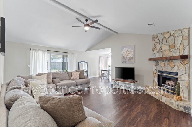 Building Photo - 102 Hollow Cove