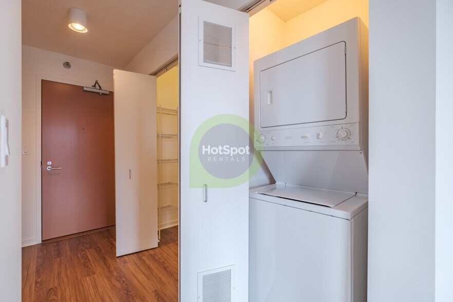 Building Photo - 543 N Kingsbury St