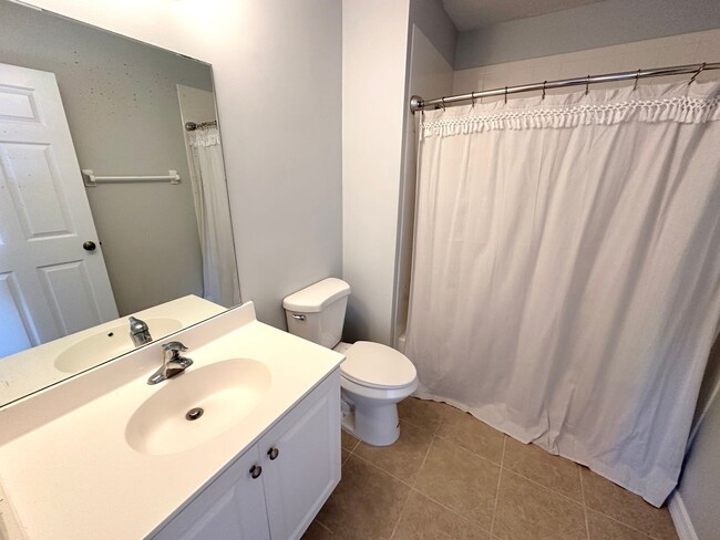 Building Photo - Charming 2-Bedroom, 2.5-Bathroom Townhome ...