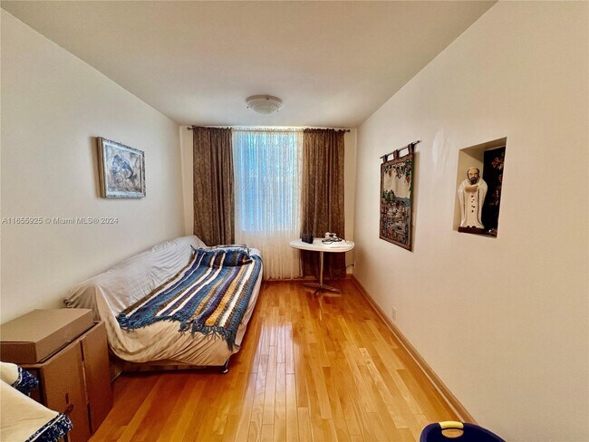 Building Photo - 1865 S Ocean Dr