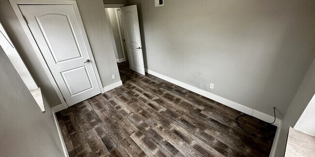 Building Photo - 5836 Sunshine Dr