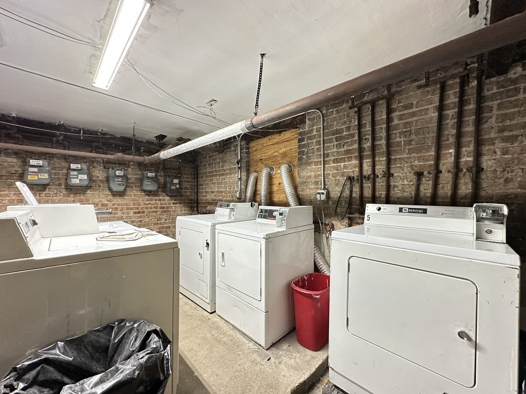 Building Photo - 7149 S Constance Ave