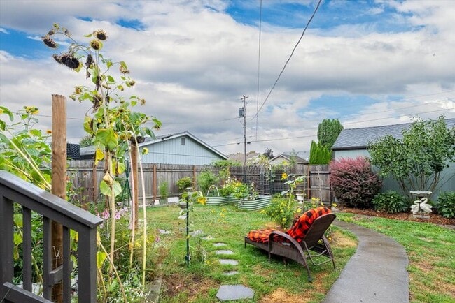 Building Photo - COME HOME TO THIS THREE BEDROOM CHARMER