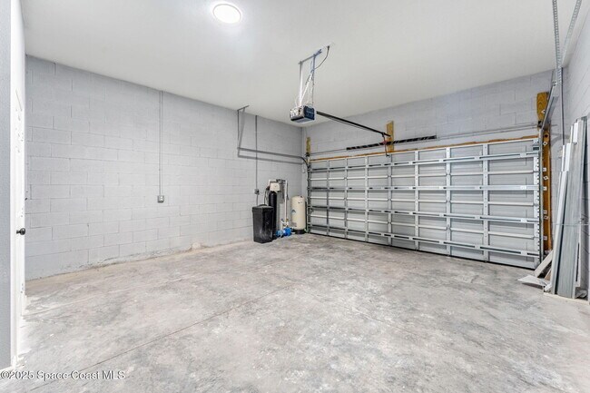 Building Photo - 1415 Palau St SE