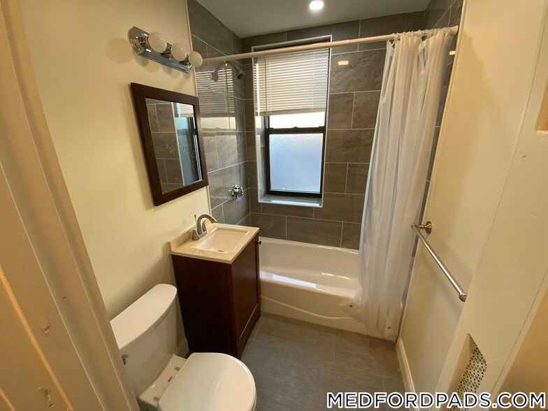 Building Photo - 53 Fellsway W