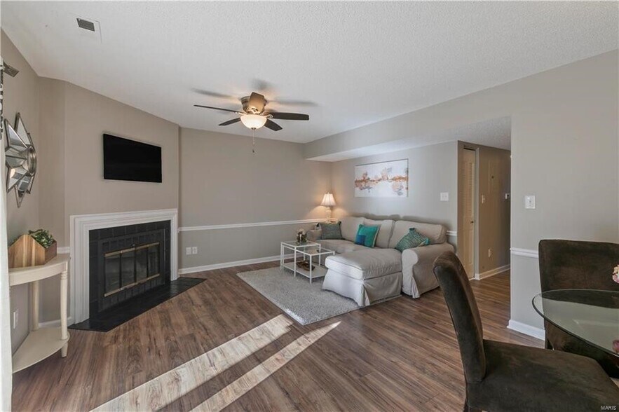 Building Photo - 1431 Thrush Plz