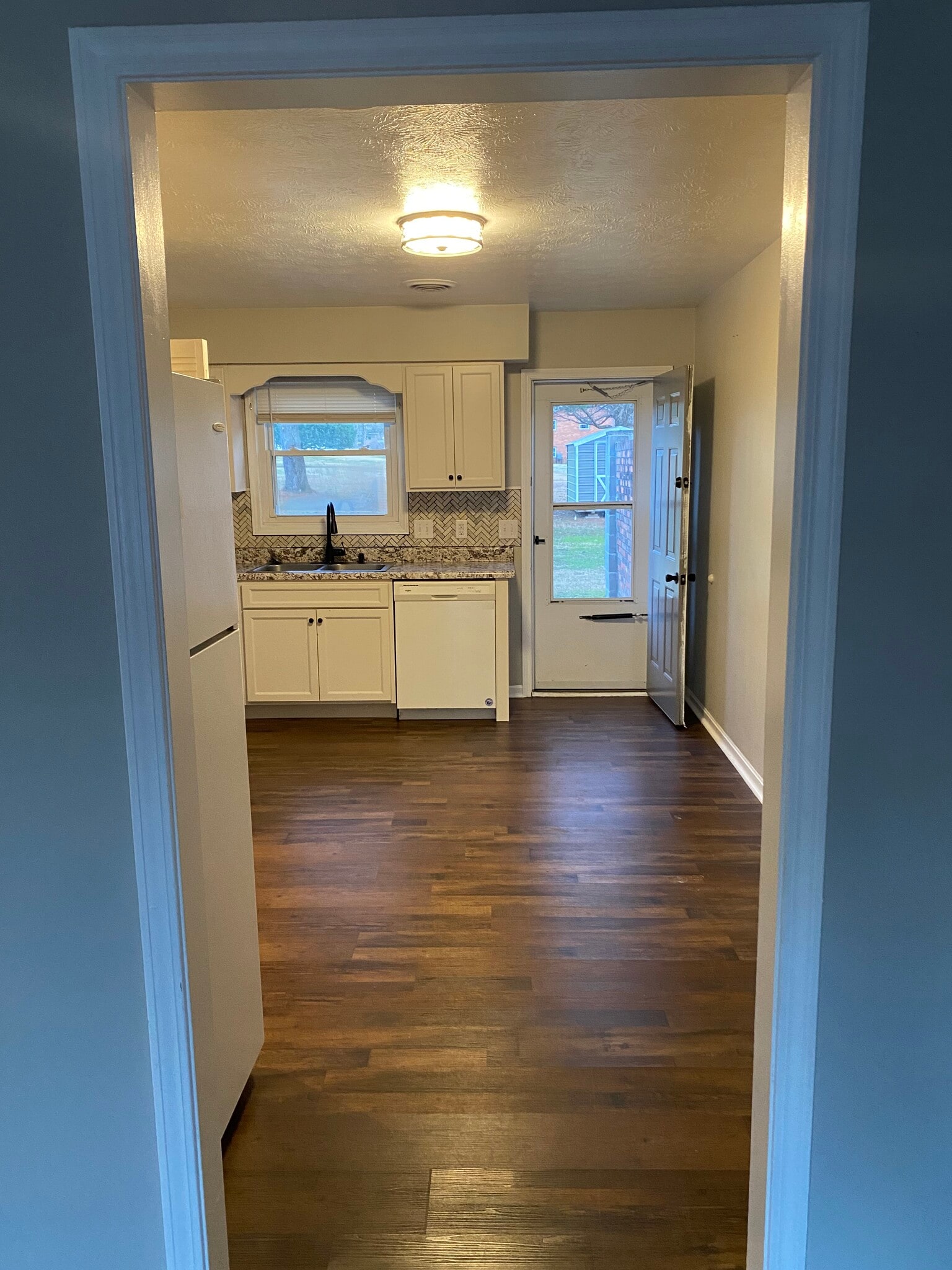 kitchen - 3718 Creekside Ct