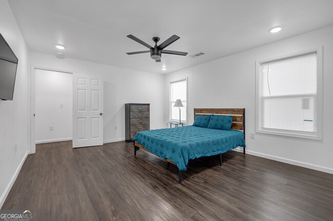 Building Photo - 2533 Godfrey Dr NW