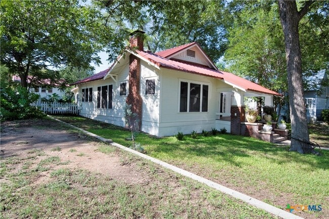 Building Photo - 620 Rogers St