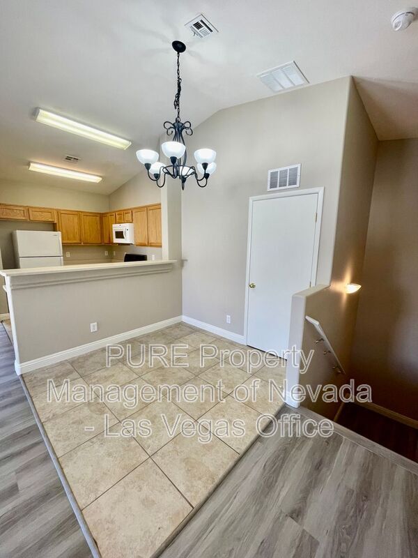 Building Photo - 3047 Errol Flynn St