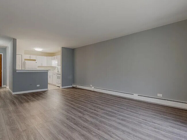 Building Photo - 3800 Bayside Dr