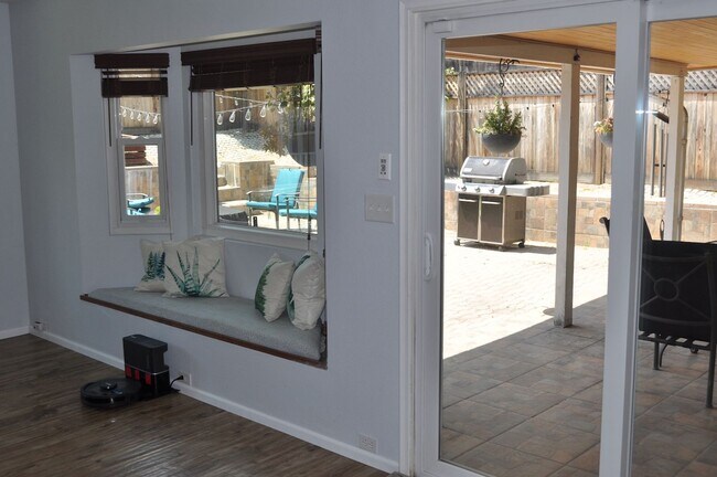 Building Photo - LEMON GROVE 3BR/2BA SINGLE FAMILY DETACHED...