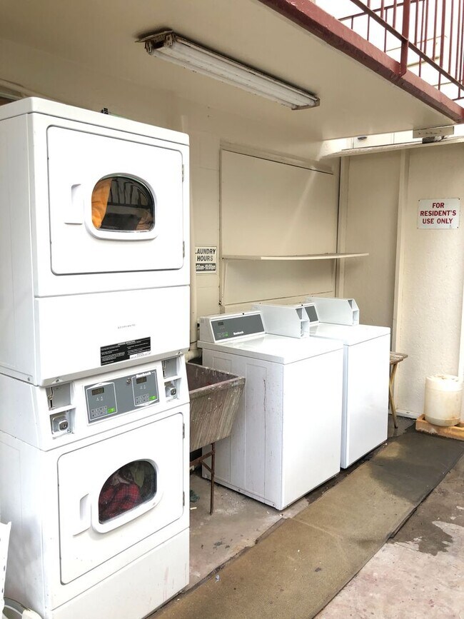 Building Photo - 2541 Kuhio Ave-301