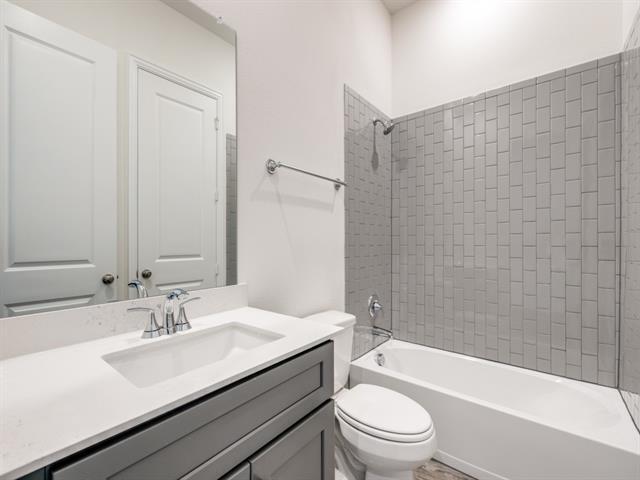 Building Photo - 604 Verona Dr