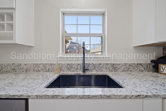 Building Photo - For Lease | Jenks | Available Now!