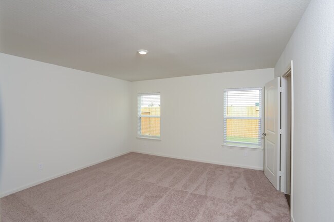 Building Photo - 11923 Lake Park