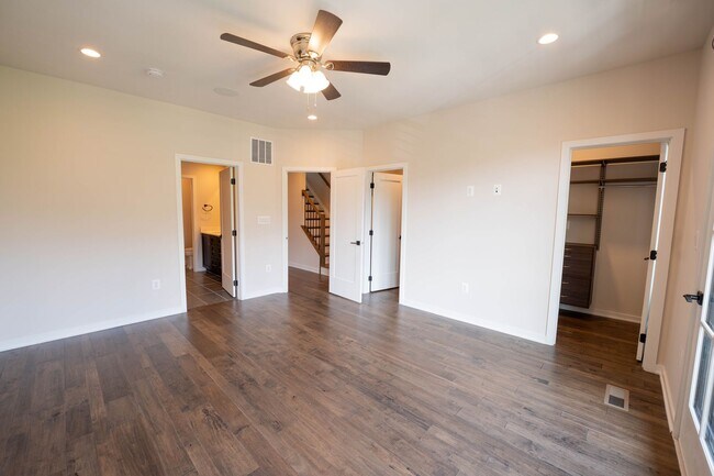 Building Photo - Luxury Reston Rental