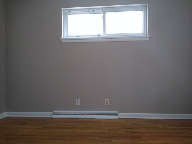 Building Photo - Stunning 4 bedroom 2 bath Virginia Village...
