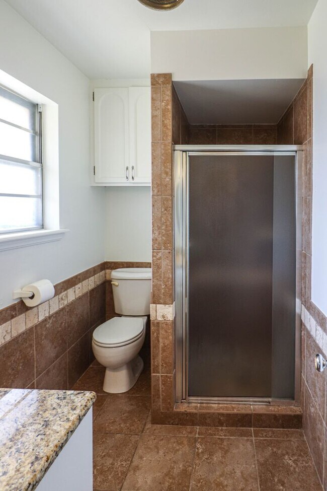 Building Photo - Located in South Tulsa - 3 Bedroom Home!!